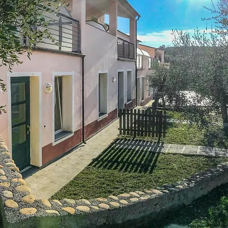 Awesome In With Outdoor Swimming Pool And 1 Bedrooms *